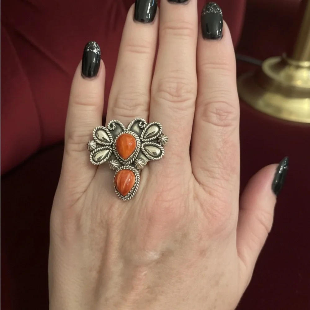 Elegant sterling Silver‎ and spiny oyster Women's Ring Native American made